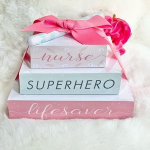 New with tags NURSES 4 pc STATIONARY GIFT SET. 3 tablets (200 sheets ea) & 1 PEN